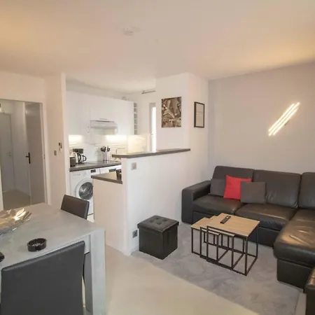 Very Nice 35 M With Gardenterrace And Pool شقة Saint-Raphaël