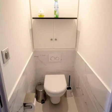 Very Nice 35 M With Gardenterrace And Pool *