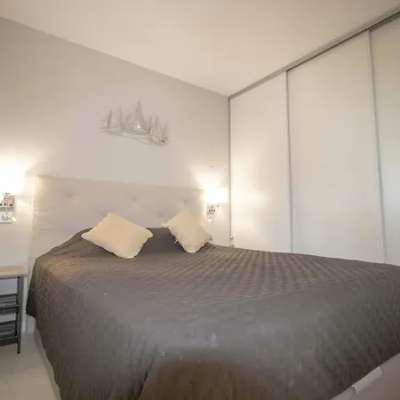 Very Nice 35 M With Gardenterrace And Pool شقة